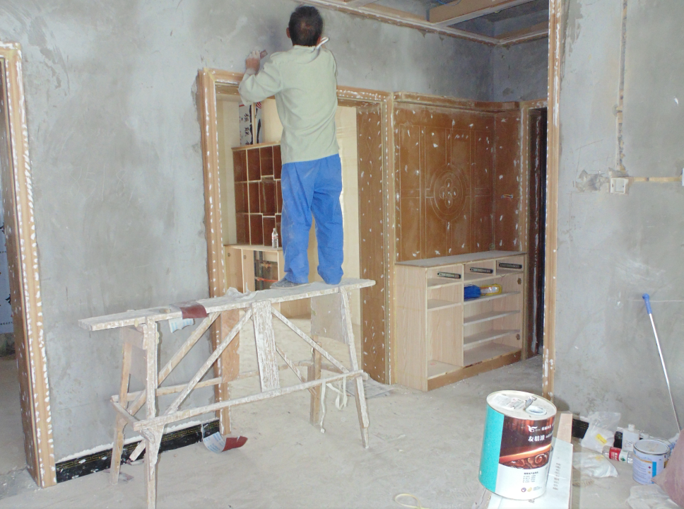 冒高溫戰酷暑，友情漆代理確保工程按時完工